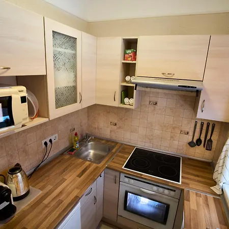 Bright Parkside Studio With Ac & Free Parking